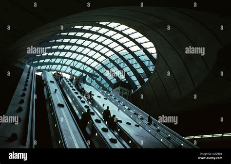 Canary Wharf tube station London England Stock Photo - Alamy