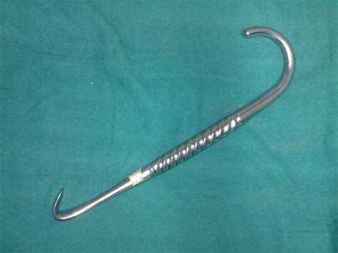 File:Medical Instruments O&G Hook with crochet.jpg - Wikimedia Commons