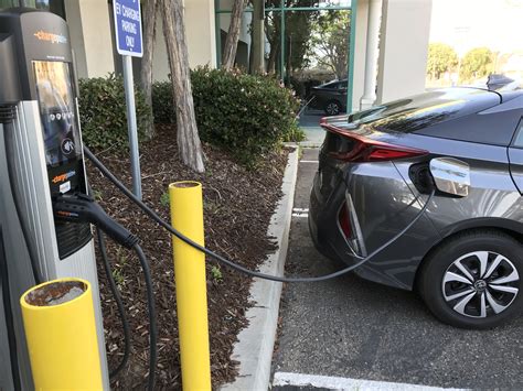 Port of Hueneme – Port Unveils New EV Charging Stations