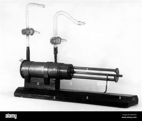 Apparatus used by Rutherford to show disintegration of nitrogen by alpha particles Stock Photo ...