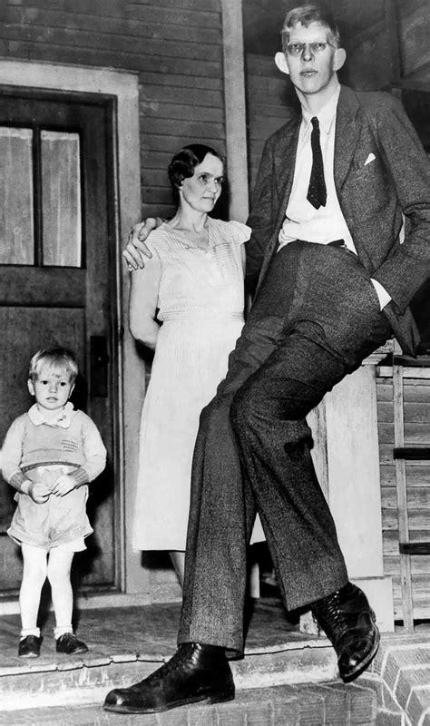 Robert Wadlow: The tallest man in history seen through stunning photographs, 1918-1940 - Rare ...