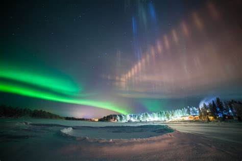 Aurora and light pillars glow in the sky of Finland - Strange Sounds