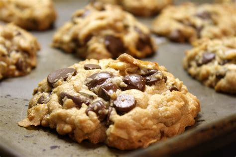 Resep Kue Kering Coklat Chip Kacang Enak Khas Lebaran - MenuResepKue