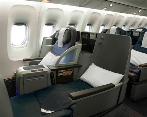 United Boeing 757 BusinessFirst business class LA-Newark - Executive Traveller