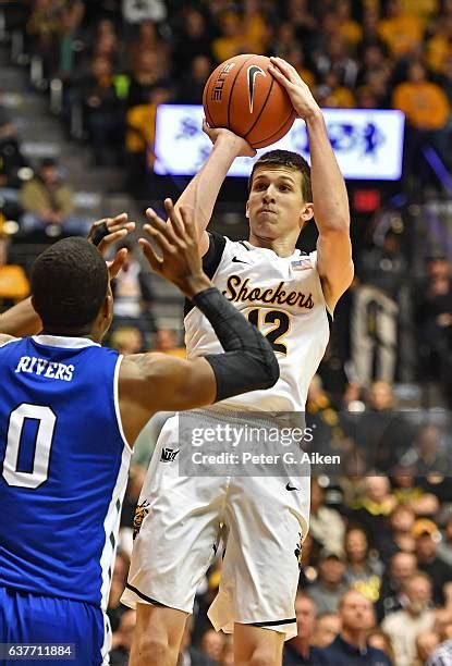 Guard Austin Reaves Photos and Premium High Res Pictures - Getty Images