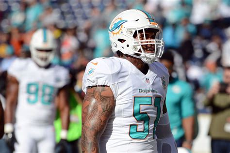 Mike Pouncey injury update: Dolphins center has hip fracture, may miss ...