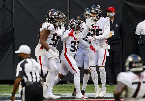 Atlanta Falcons fourth-quarter defense remains a glaring issue