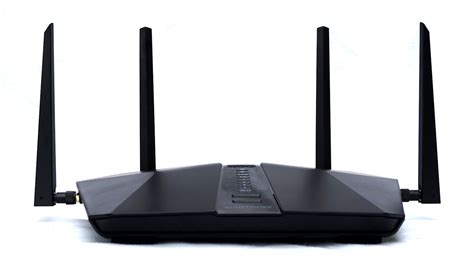 NETGEAR Nighthawk RAXE500 vs. RAX200: Which Router Is Right for You ...