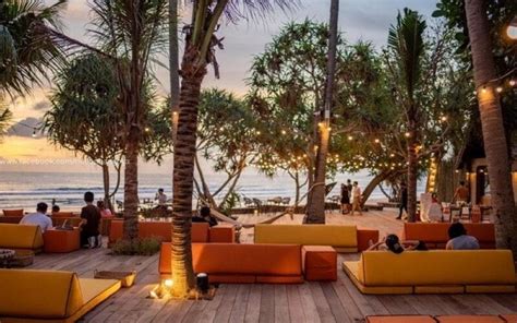 Karon Beach bars, nightlife, and clubs | Phuket Travel Guide