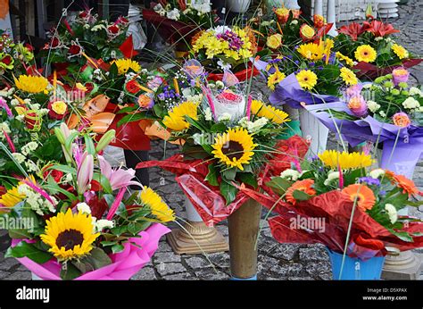 Flowers in street market Stock Photo - Alamy