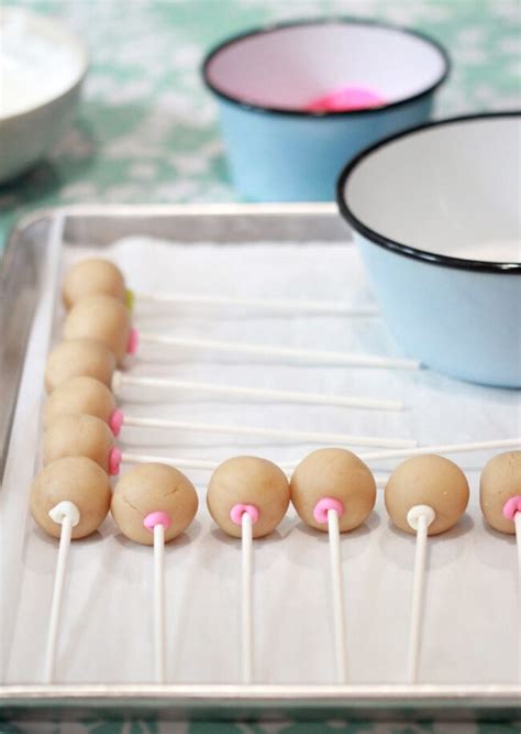 Making Cake Pops with the Easy Roller | Sweetopia