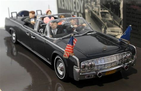 Minichamps 1/43 Scale Diecast 086100 - 1961 Lincoln Continental The ...