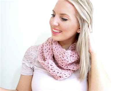 EASY Infinity scarf tutorial | Crochet - Bella Coco by Sarah-Jayne