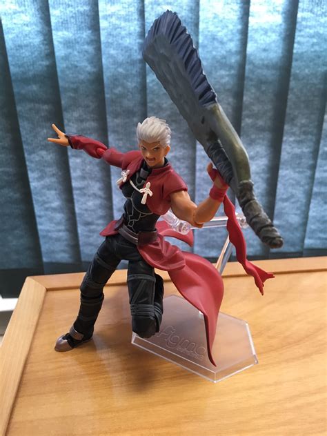 figma Archer with unwrapped arm and Berserker Sword | MyFigureCollection.net