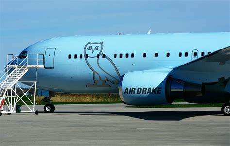 Drake Now Owns A Customised Boeing Jet Worth A Whopping ₹1500 Crore