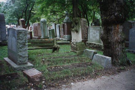 Waldheim Jewish Cemeteries: Raised graves