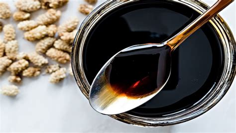 Molasses vs Maple Syrup Complete Guide | Treat Dreams