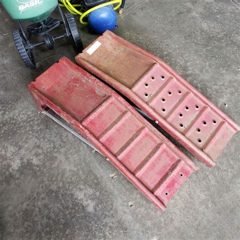 SET OF RED METAL CAR RAMPS - Big Valley Auction