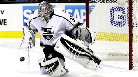 Injured Kings goalie Jonathan Quick undergoes procedure, is expected to ...