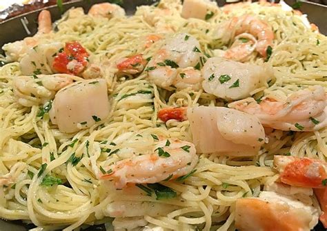 Poached shrimp and scallop pasta in beurre blanc Recipe by JON DOE - Cookpad