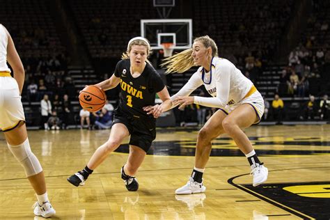 Iowa women’s basketball newcomers Hannah Stuelke, Molly Davis make ...