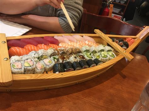 Date Night love boat!!! : r/sushi