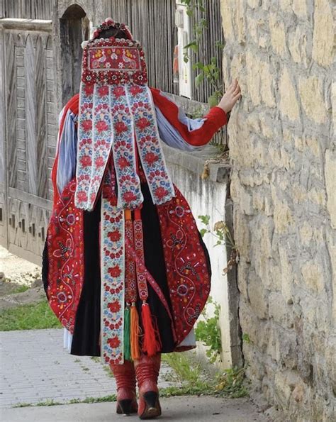 Traditional Hungarian Dress - Hungarian Living