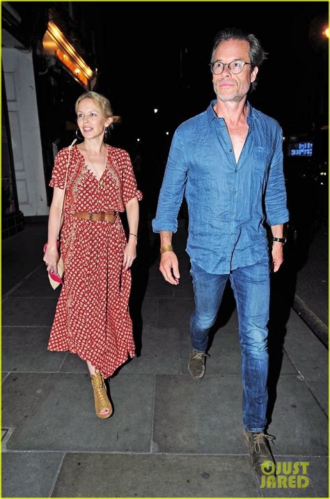 Longtime Pals Guy Pearce & Kylie Minogue Reunite for Dinner: Photo 3942275 | Guy Pearce, Kylie ...