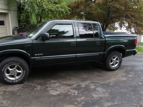 Buy used 2003 Chevy S10 Crew Cab 4x4 Good Running Smooth Shifting Clean Pick-up 26MPG!!! in ...