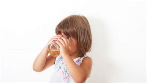 FDA adopts decade-old draft guidance for arsenic in apple juice | Food Safety News