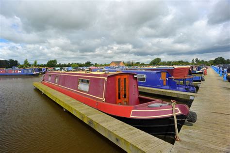 Swanley Bridge Marina | Living On A Narrowboat