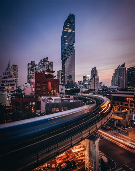 Mahanakhon SkyWalk; Best place to see the breathtaking skyline of Bangkok / Living ASEAN