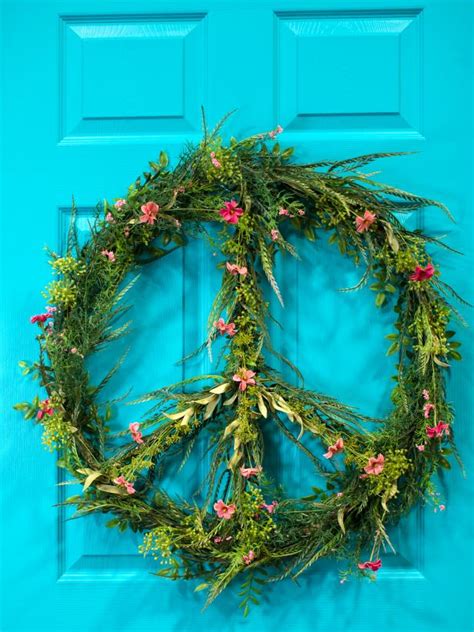 How to Make a Peace Sign Wreath | HGTV