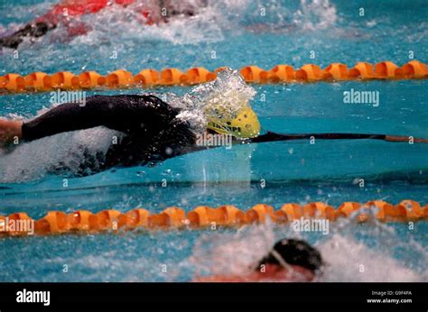 Sydney 2000 olympic games swimming mens 200m freestyle final hi-res stock photography and images ...