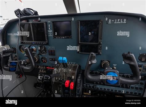 Radio direction finder hi-res stock photography and images - Alamy