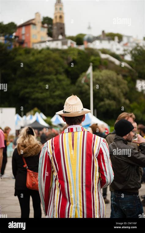 1960's music festival hi-res stock photography and images - Alamy