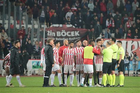 Antalyaspor ask for disclosure of Fenerbahçe match VAR records | Daily Sabah