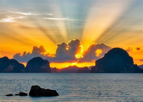 Sunset in Krabi – Stuck in Customs