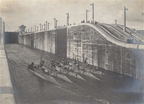 Panama Canal Gatun Locks US Submarine Old Photo 1914 de ANONYMOUS ...