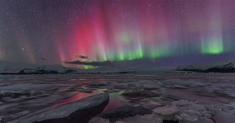 The Best Times to See the Northern Lights in Iceland | Gu...