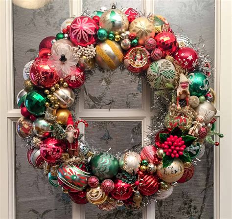 Our tutorial and 30+ tips to make your own vintage Christmas ornament wreath - | Ornament wreath ...