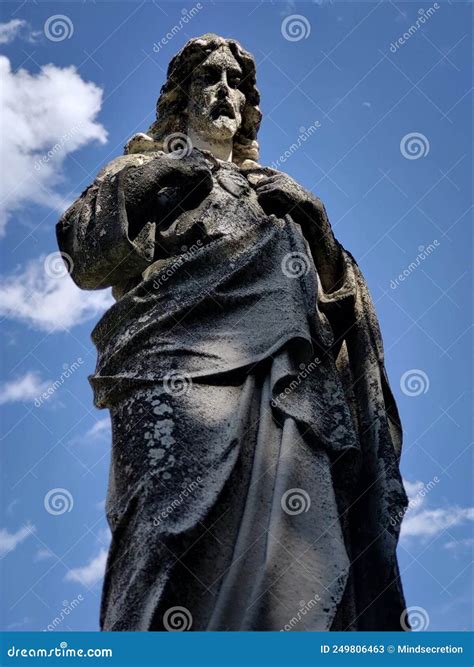 Jesus Statue Grave Stone Religious Heart Stock Image - Image of ...