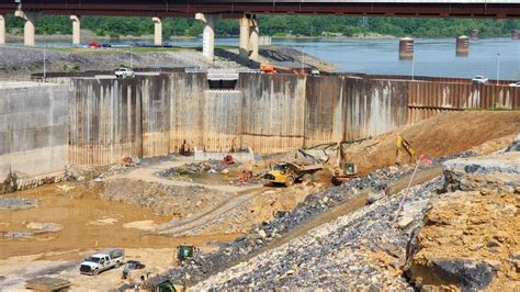 Lock, Dam Construction Progresses in Kentucky : CEG