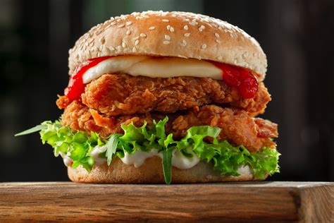 Prepara esta hamburguesa de pollo picante - Comedera - Recetas, tips y ...