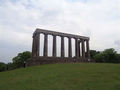 Calton-Hill-National-Monument - Cestujeme světem