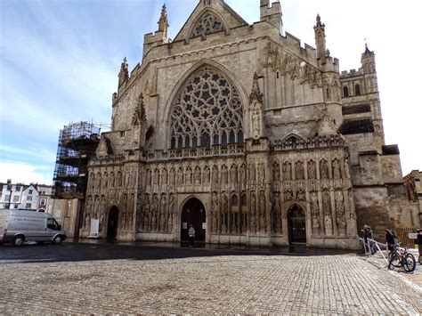 Enjoy your time with beautiful places: St Peter's Cathedral in Exeter