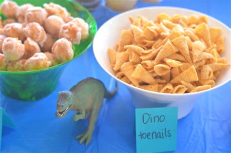 How to Throw a Totally Dino-Mite Dinosaur Party | Dinosaur party, Dinosaur party food, Dino ...