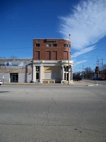 Abandoned Homes and Gardens: Abingdon, IL- The Trailer