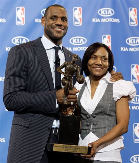 Gloria James Arrested: LeBron's Mother Booked At Miami Beach Hotel ...