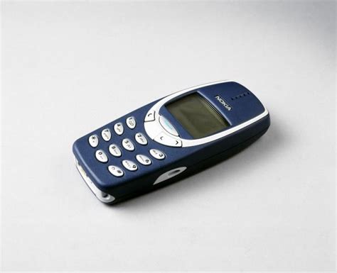 8 Iconic Cell Phone Designs From the Early 2000s